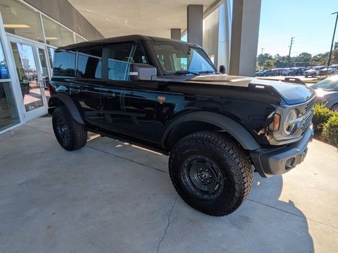 New 2025 Ford Bronco Badlands image 2