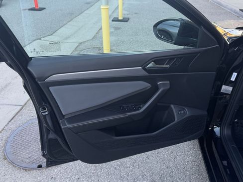 Used 2025 Volkswagen Jetta SE image 20