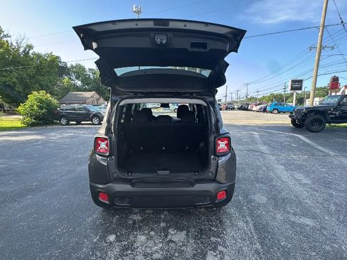 Used 2017 Jeep Renegade Latitude FWD image 19