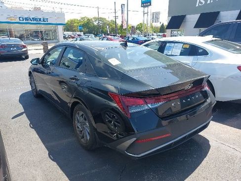 Used 2024 Hyundai Elantra SEL FWD image 3