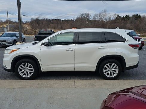 Used 2014 Toyota Highlander Plus image 3