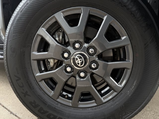 Used 2025 Toyota 4Runner SR5 AWD/4WD image 9