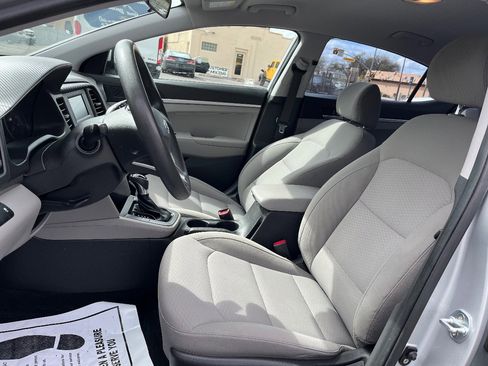 Used 2019 Hyundai Elantra SE image 24