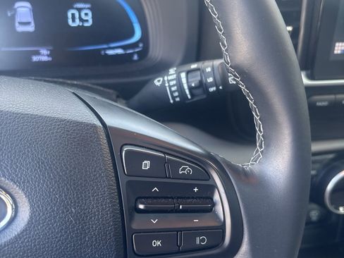 Used 2023 Hyundai Venue SEL image 16