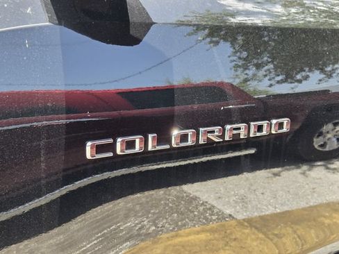 Used 2025 Chevrolet Colorado LT AWD/4WD image 4