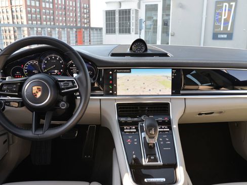 Certified 2022 Porsche Panamera 4 image 23