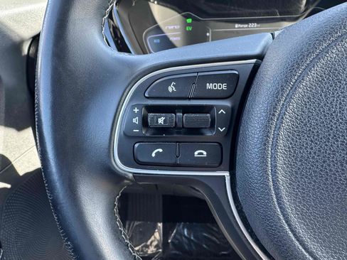 Used 2022 Kia Niro EX FWD image 28