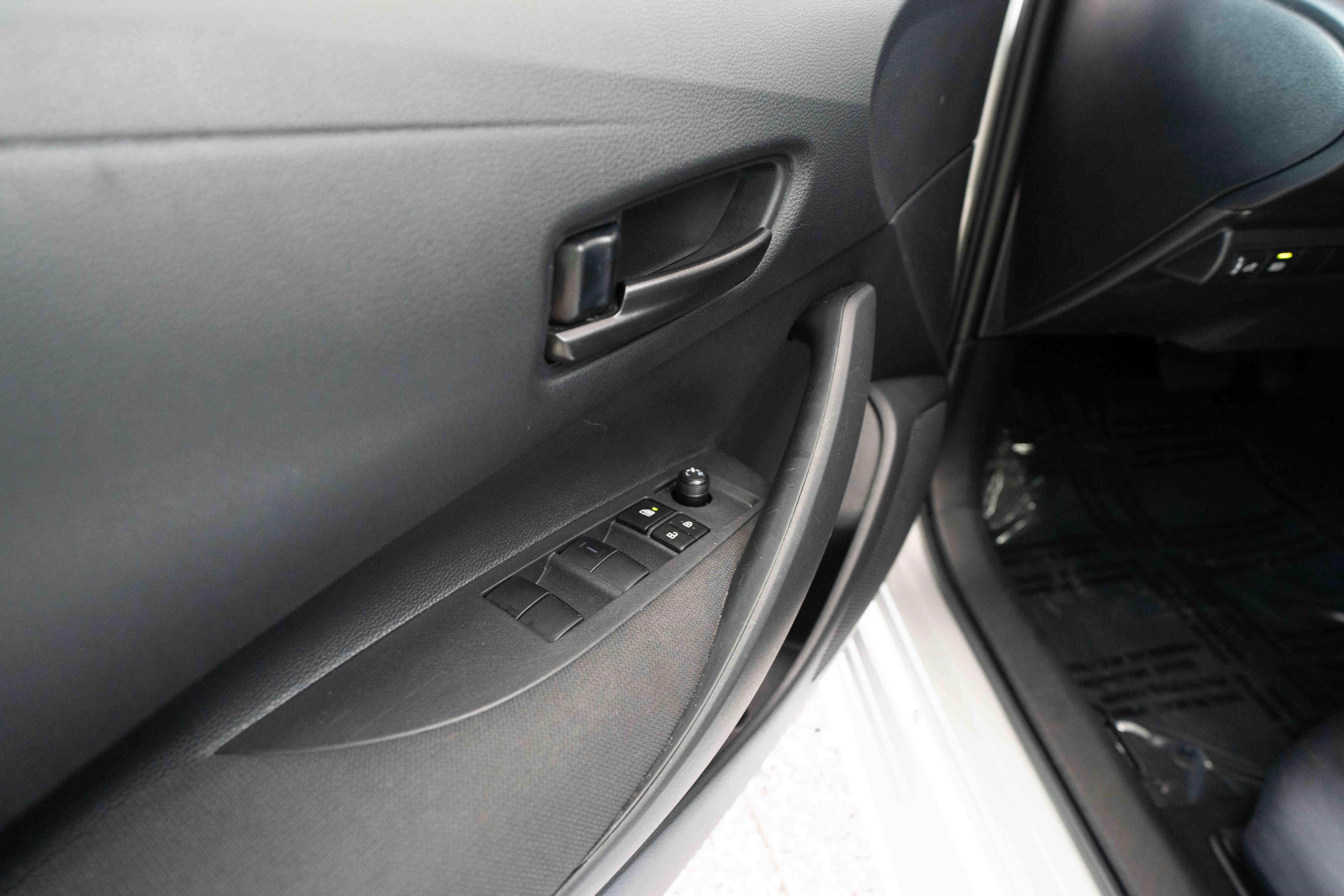 Used 2025 Toyota Corolla LE FWD image 7