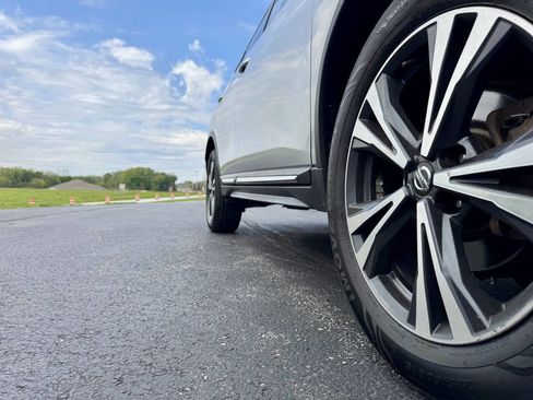 Used 2018 Nissan Rogue SL AWD/4WD image 11