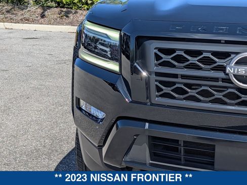 Used 2023 Nissan Frontier SV w/ Midnight Edition Package image 9