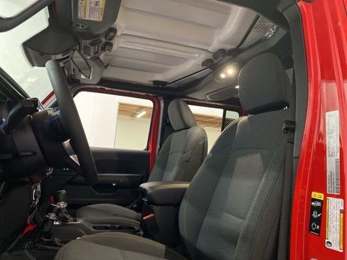 Used 2025 Jeep Wrangler Unlimited Sahara w/ Safety Group image 25