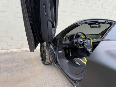 Used 2022 McLaren 720S Performance RWD image 29