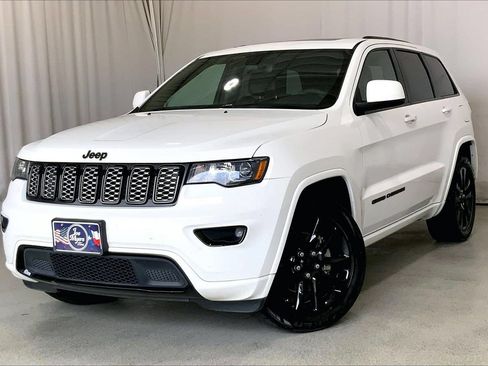 Used 2019 Jeep Grand Cherokee Altitude RWD image 12