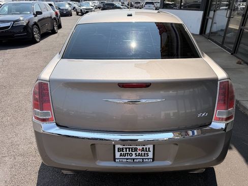 Used 2014 Chrysler 300 Touring w/ Quick Order Package 22F RWD image 4
