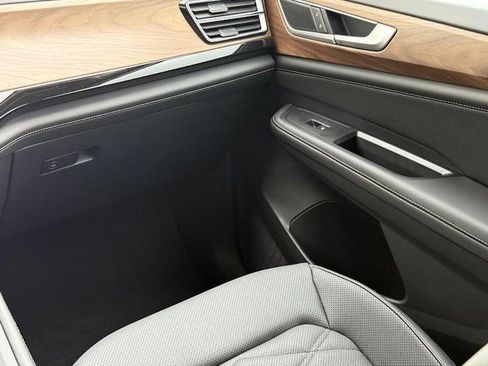 New 2026 Volkswagen Atlas SE image 11