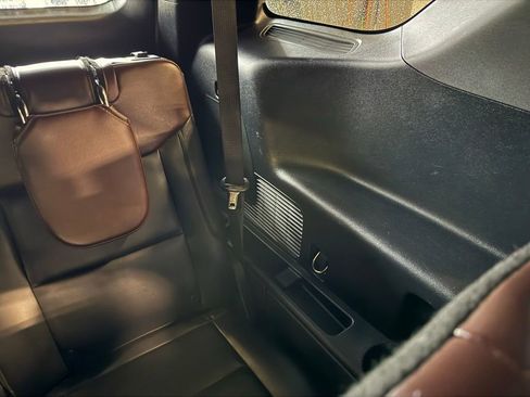 Used 2020 Ford Explorer Platinum w/ Premium Technology Package image 25