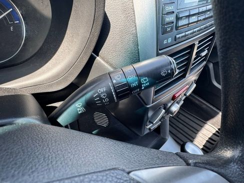 Used 2011 Subaru Forester 2.5X Premium w/ All-Weather Pkg image 28