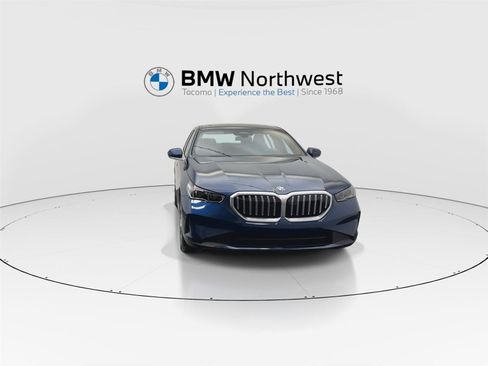 Used 2025 BMW 530i xDrive w/ Premium Package image 7