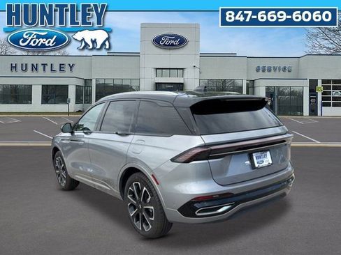 Used 2024 Lincoln Nautilus Reserve AWD/4WD image 6