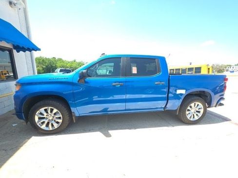 Used 2022 Chevrolet Silverado 1500 Custom RWD image 2