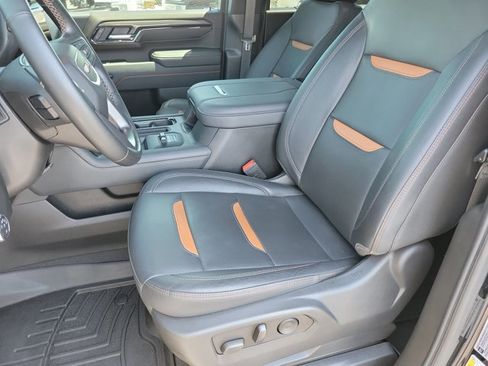 Used 2024 GMC Sierra 2500 AT4 w/ Technology Package AWD/4WD image 12
