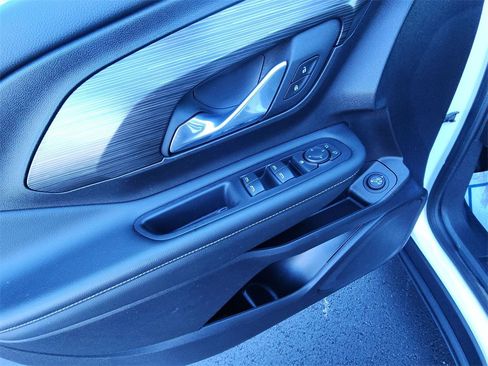 Used 2024 GMC Terrain SLE w/ Driver Convenience Package image 13