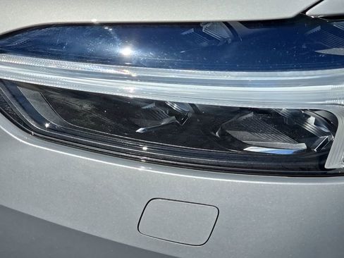 Certified 2023 Volvo XC60 B5 Plus w/ Climate Package image 4