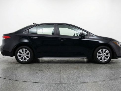 Used 2025 Toyota Corolla LE image 11