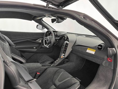 New 2026 McLaren 750S image 27
