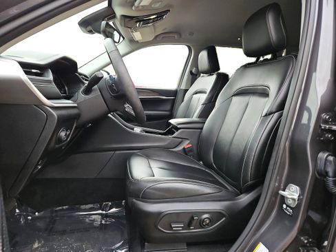 Used 2023 Jeep Grand Cherokee Limited image 11