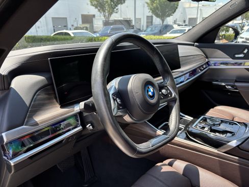Used 2023 BMW i7 xDrive60 AWD/4WD image 16