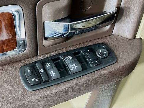 Used 2011 RAM 1500 Laramie AWD/4WD image 9