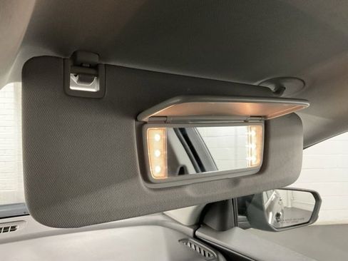 Used 2024 GMC Terrain SLT image 30