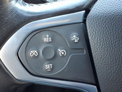 Used 2022 Chevrolet Traverse LT image 30