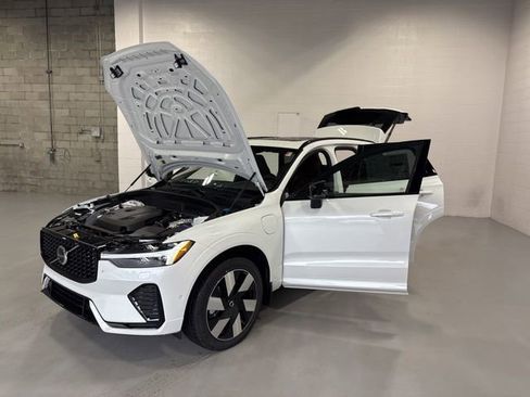 New 2025 Volvo XC60 T8 Plus w/ Climate Package image 25