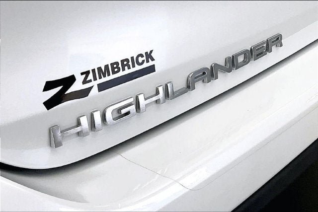 Used 2023 Toyota Highlander XLE AWD/4WD image 9