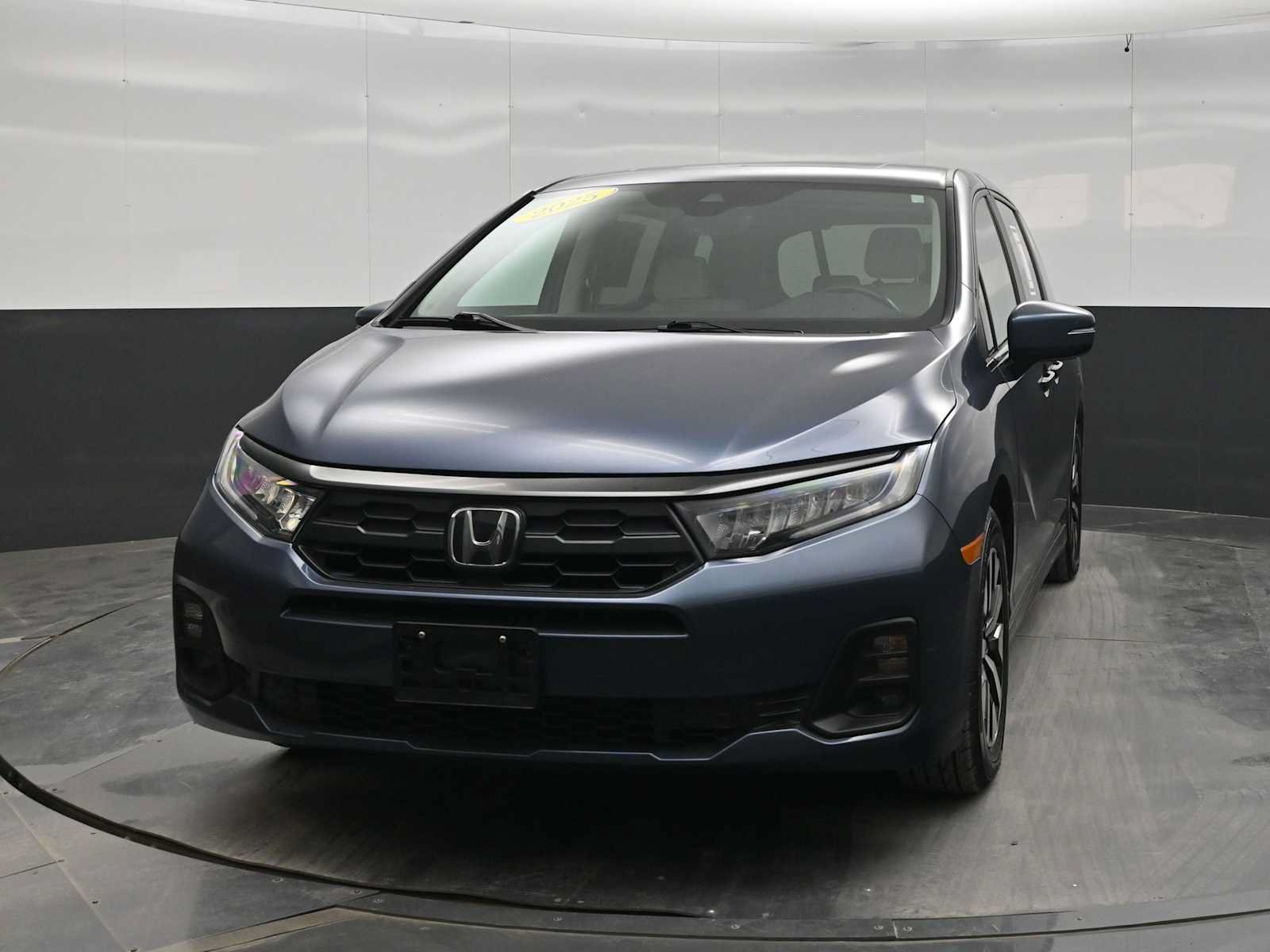 Used 2025 Honda Odyssey EX-L image 2