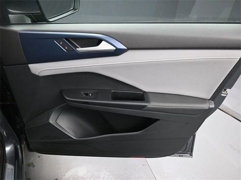 Used 2024 Volkswagen Taos SE image 35