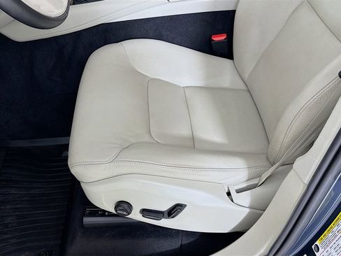 Used 2021 Volvo XC90 T6 Momentum w/ Protection Package Premier image 21