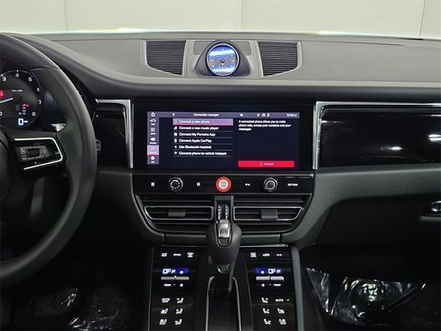 Used 2026 Porsche Macan image 16