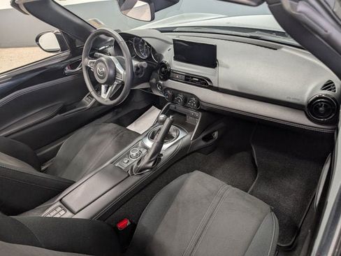 Used 2024 MAZDA MX-5 Miata Club RWD image 17