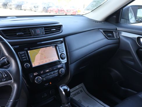 Used 2018 Nissan Rogue SL FWD image 37