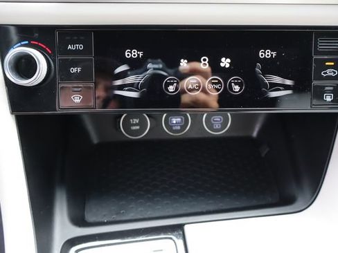 Used 2025 Genesis G70 2.5T RWD image 36