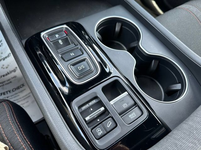 Used 2025 Honda Pilot Sport image 25