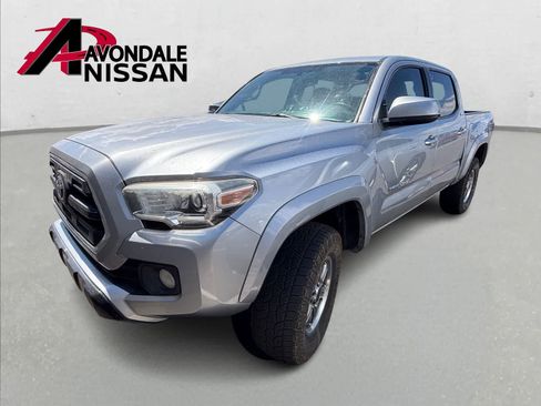 Used 2017 Toyota Tacoma SR5 w/ Tow Package image 2