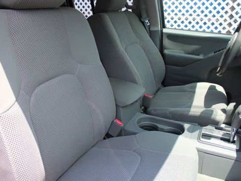 Used 2016 Nissan Frontier SV w/ SV Value Truck Package RWD image 14