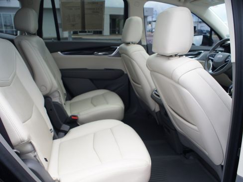 Used 2021 Cadillac XT6 Premium Luxury FWD image 24