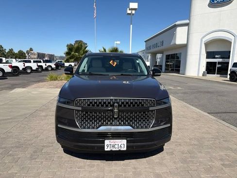 Used 2025 Lincoln Navigator Reserve AWD/4WD image 6