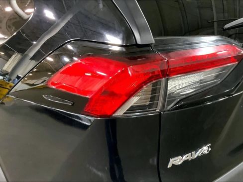 Used 2020 Toyota RAV4 XLE w/ All Weather Liner Package AWD/4WD image 29