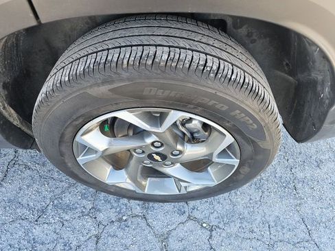 Used 2025 Chevrolet Trax LT w/ LT Convenience Package image 26